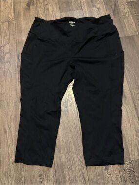 torrid Active Black Capri Leggings